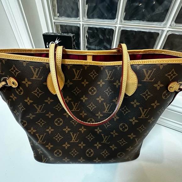 Louis Vuitton Neverfull mm. - Picture 2 of 10